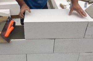 кладка газоблоков цена